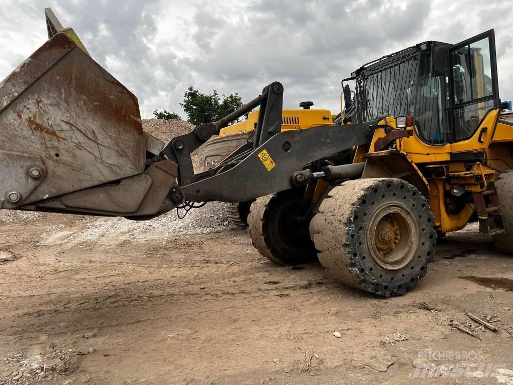 Volvo L 120 F Naudoti ratiniai krautuvai