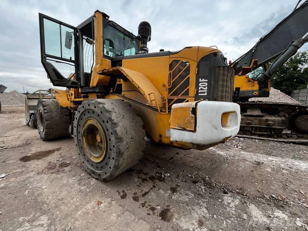 Volvo L 120 F Naudoti ratiniai krautuvai