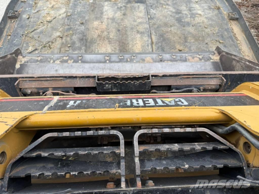 CAT 216 Krautuvai su šoniniu pasukimu