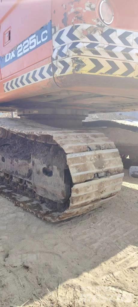 Doosan DX 225LC Vikšriniai ekskavatoriai