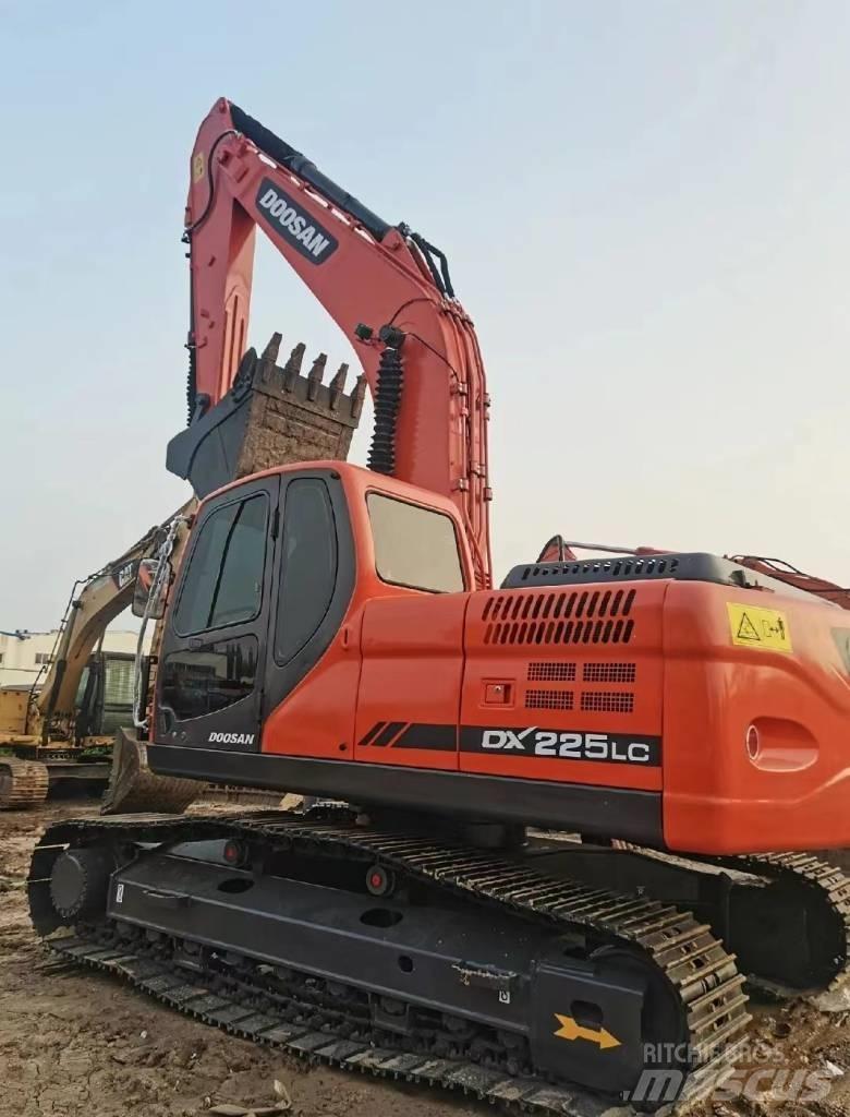 Doosan DX225 Vikšriniai ekskavatoriai