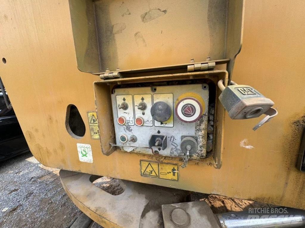 CAT PM 200 Asfalto šalto frezavimo technika