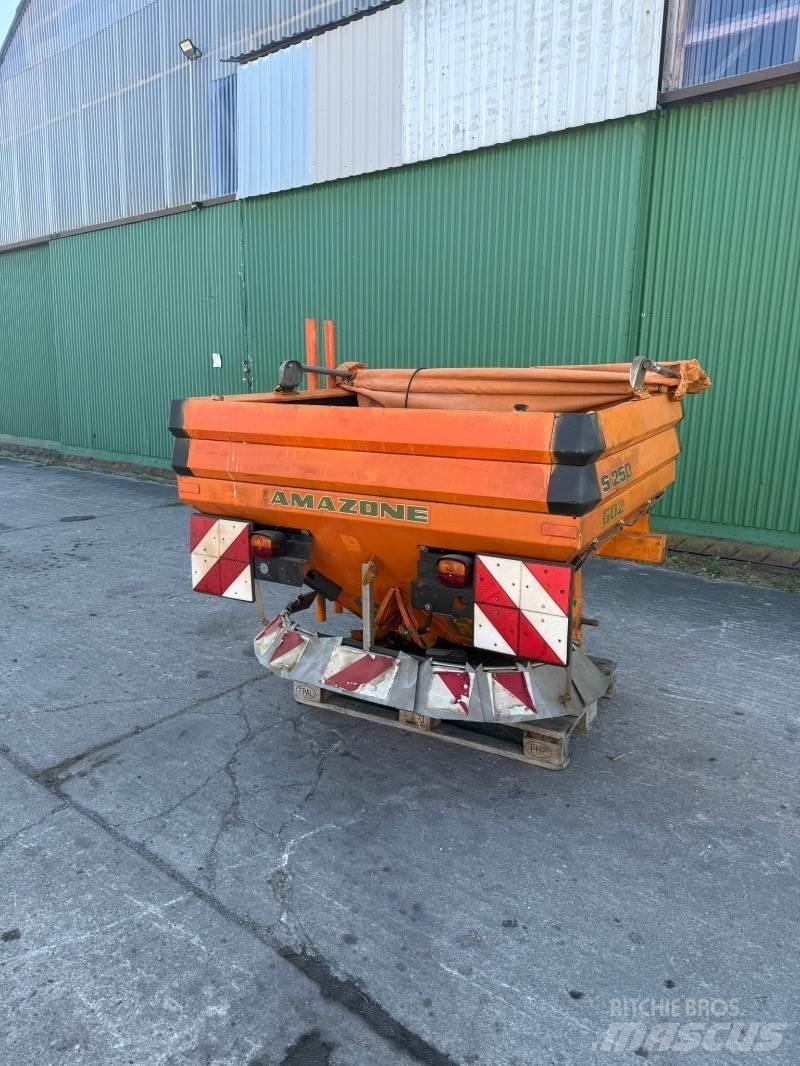 Amazone ZA XS Smėlio ir druskos barstytuvai