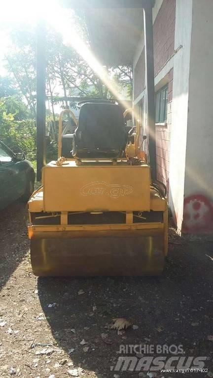 Bomag 120 Porinių būgnų volai
