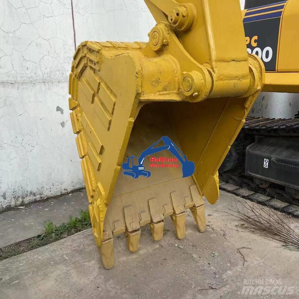 CAT 323D Vikšriniai ekskavatoriai