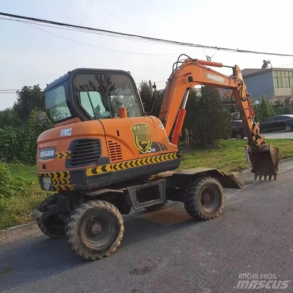 Doosan DX60W Ratiniai ekskavatoriai