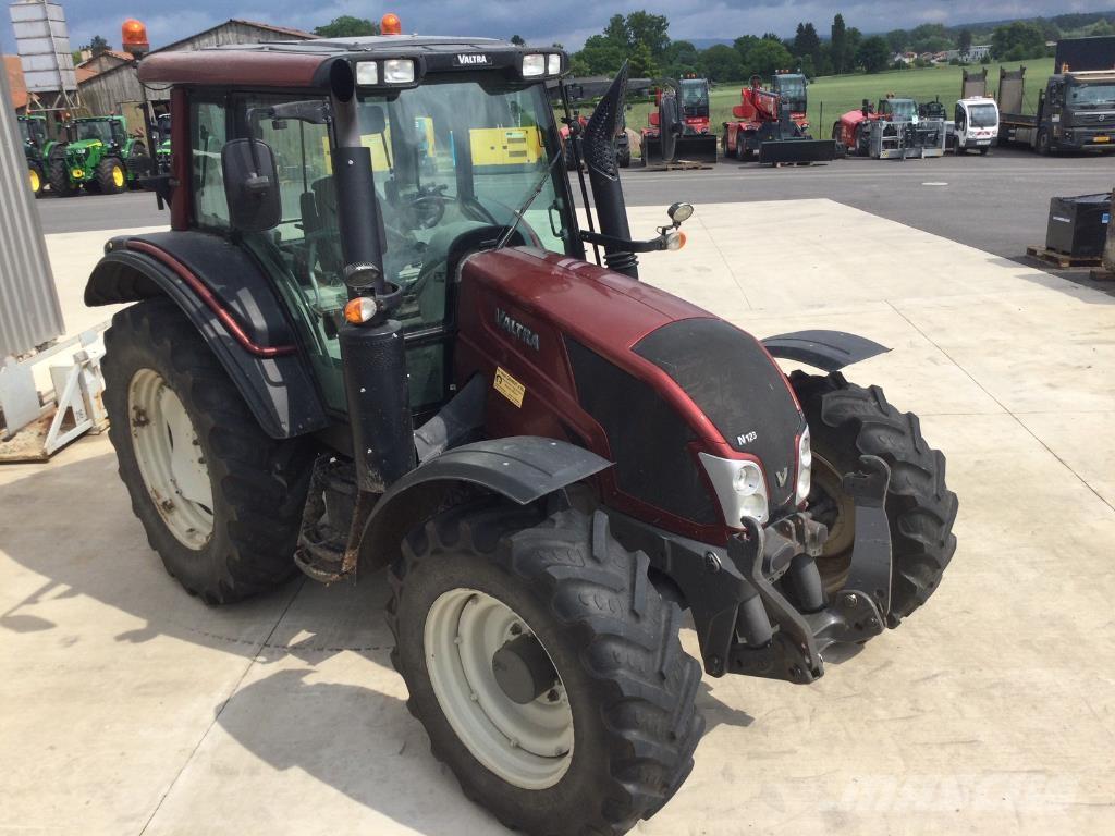 Valtra N123 Traktoriai