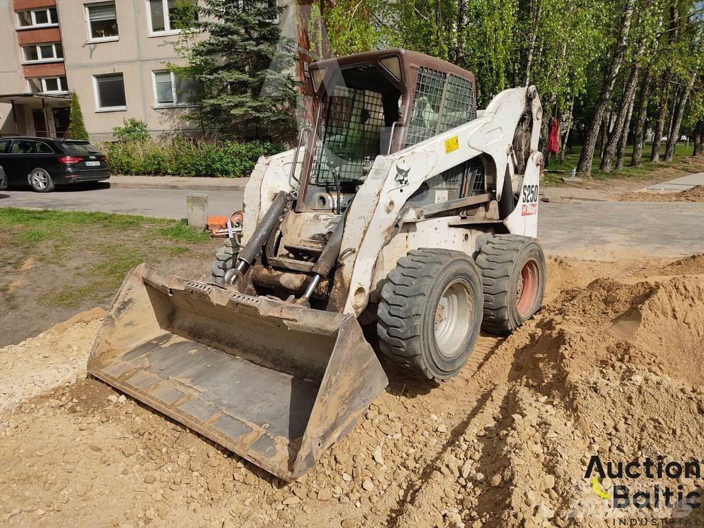 Bobcat S 250 Krautuvai su šoniniu pasukimu