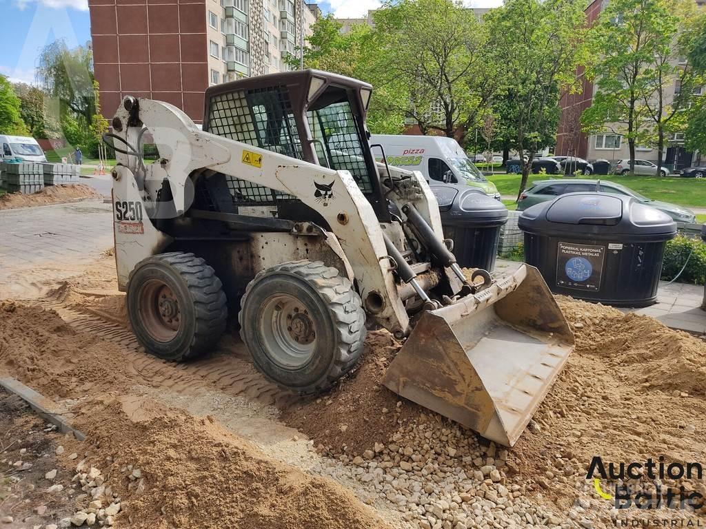 Bobcat S 250 Krautuvai su šoniniu pasukimu