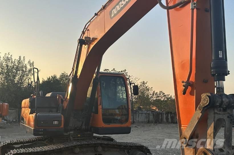Doosan DX220 Vikšriniai ekskavatoriai