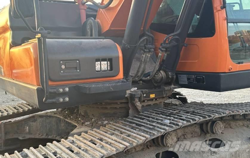 Doosan DX220 Vikšriniai ekskavatoriai