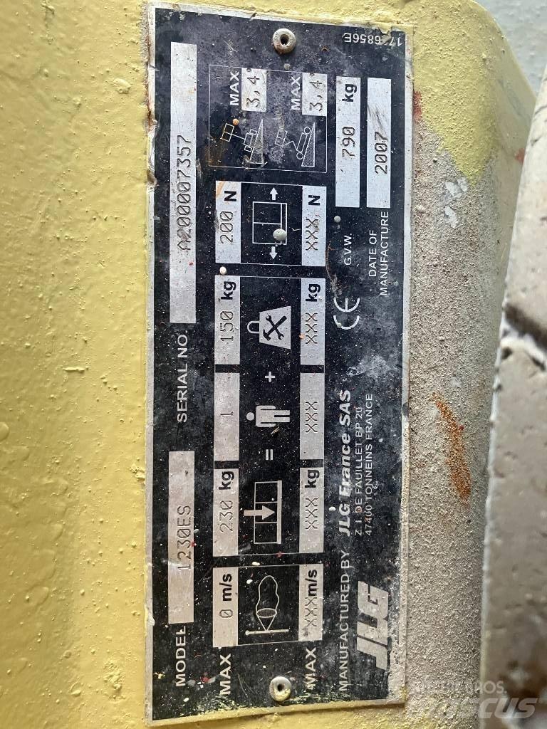 JLG 1230 ES Vertikalūs stiebiniai keltuvai