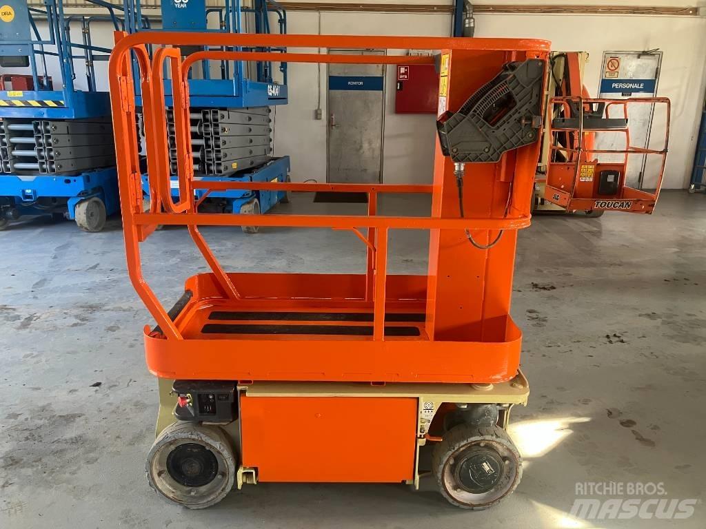 JLG 1230 ES Vertikalūs stiebiniai keltuvai