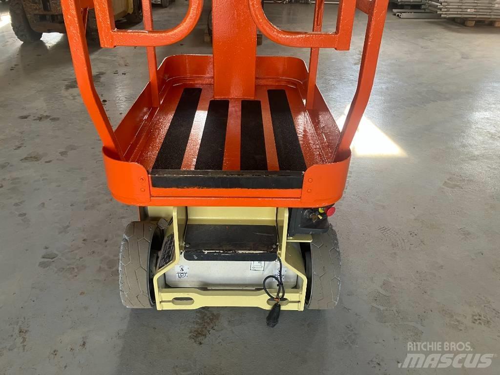 JLG 1230 ES Vertikalūs stiebiniai keltuvai