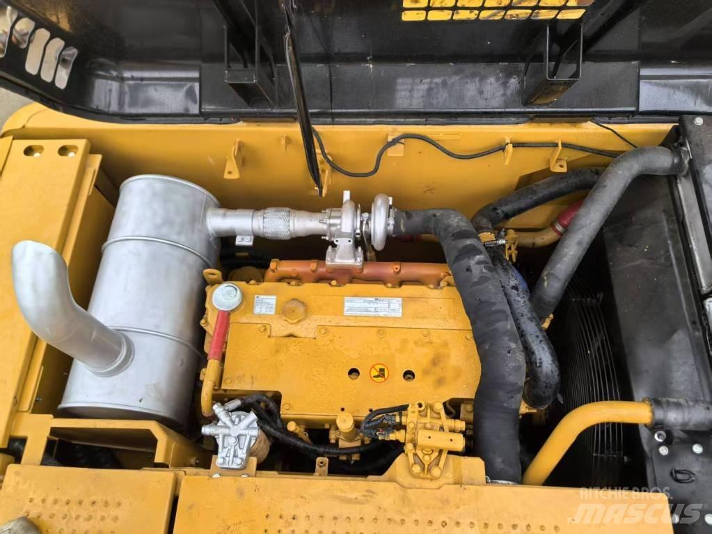 CAT 320D2 Vidutinės galios ekskavatoriai 7-12 t