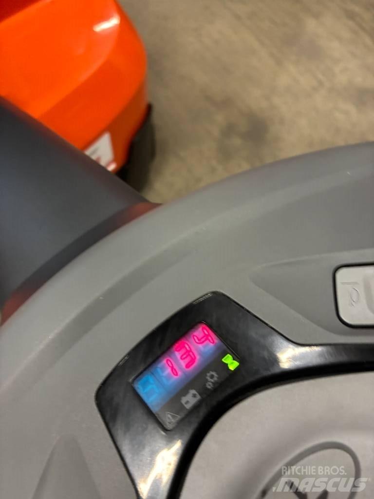 Toyota SWE140L Rankiniai vėžimėliai
