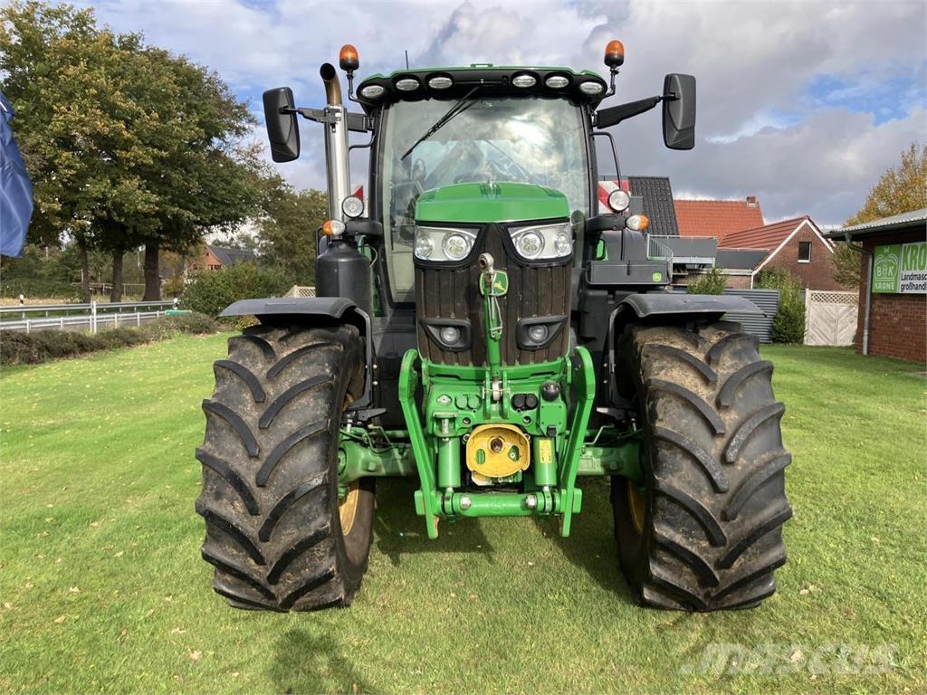 John Deere 6215R Traktoriai
