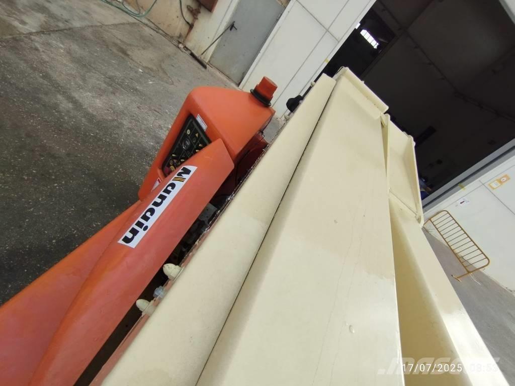 JLG E 400 AJPN Alkūniniai keltuvai
