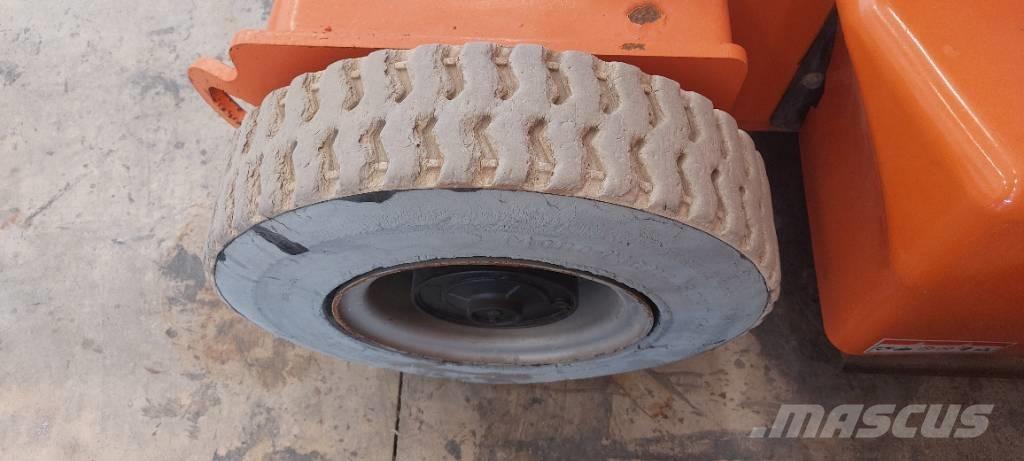 JLG E 400 AJPN Alkūniniai keltuvai