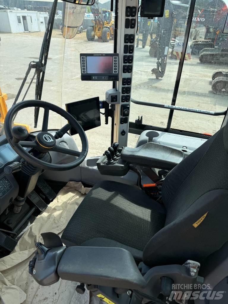 Volvo L 220 H Naudoti ratiniai krautuvai