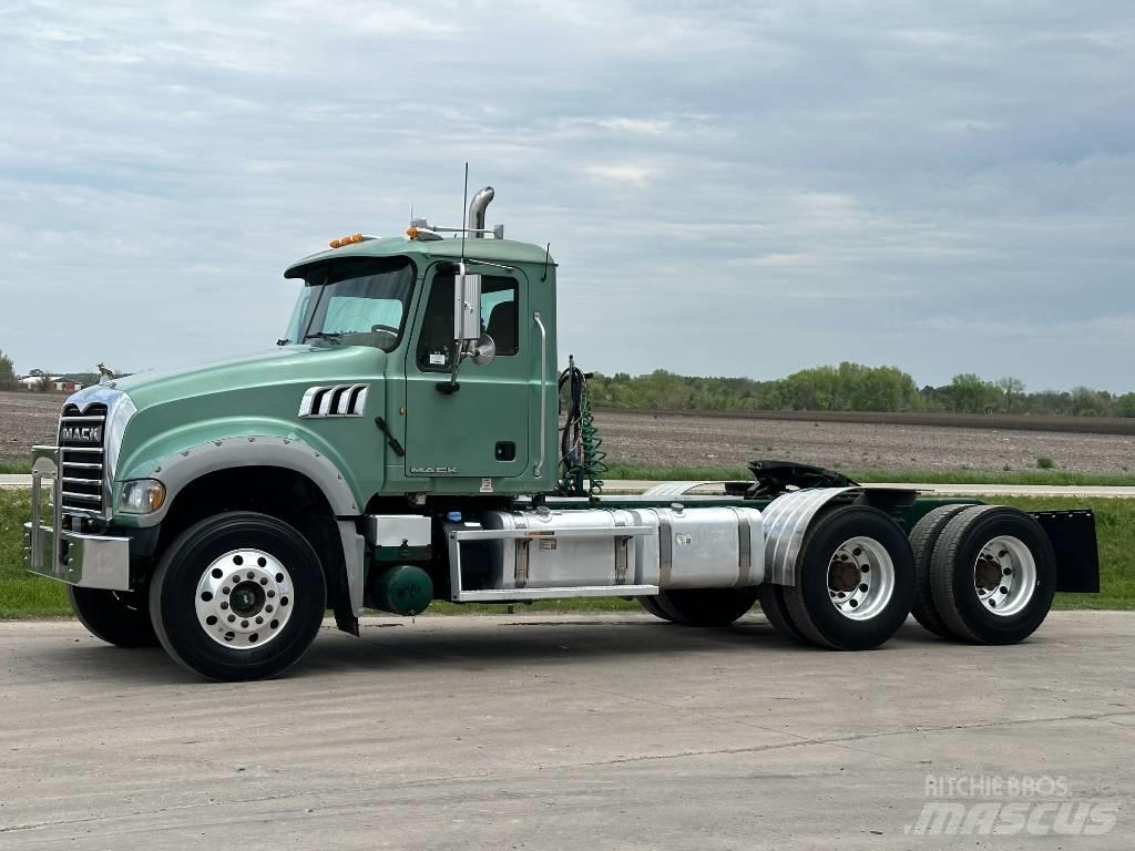 Mack GU713 Naudoti vilkikai