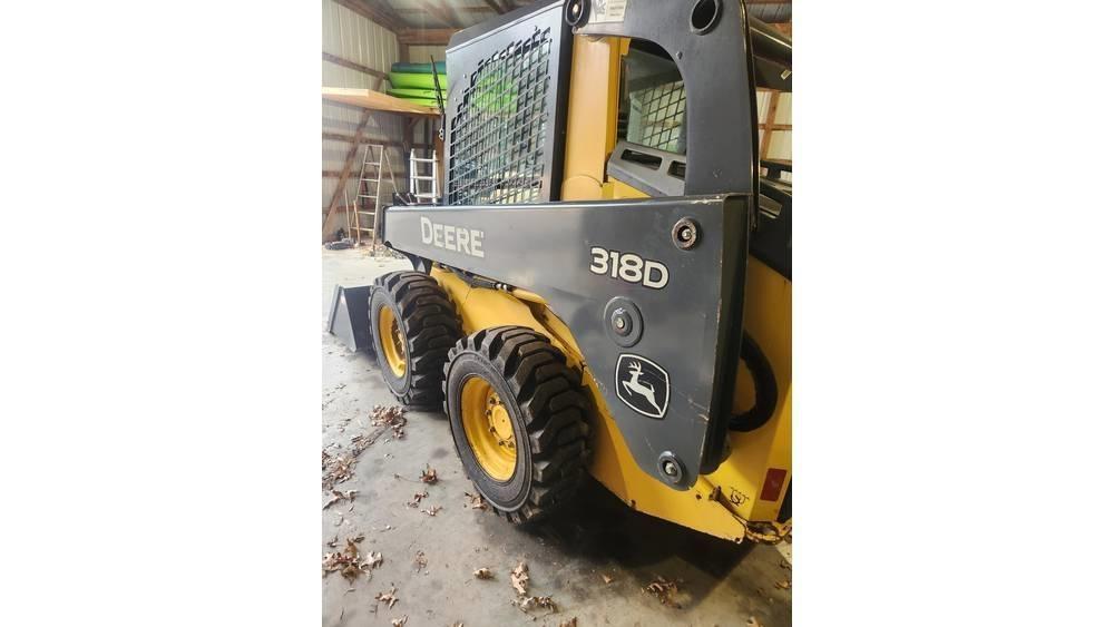 John Deere 318 D Krautuvai su šoniniu pasukimu