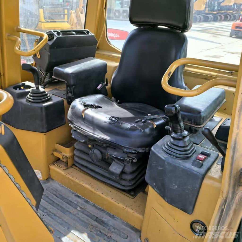 CAT D 5 G LGP Vikšriniai buldozeriai