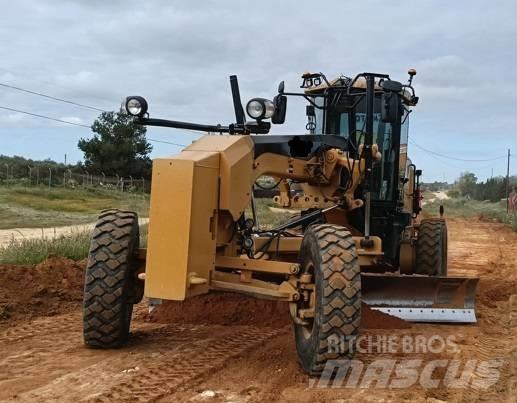 CAT 140 M Greideriai
