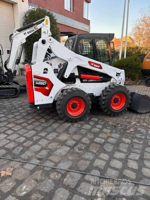 Bobcat S 650 Krautuvai su šoniniu pasukimu