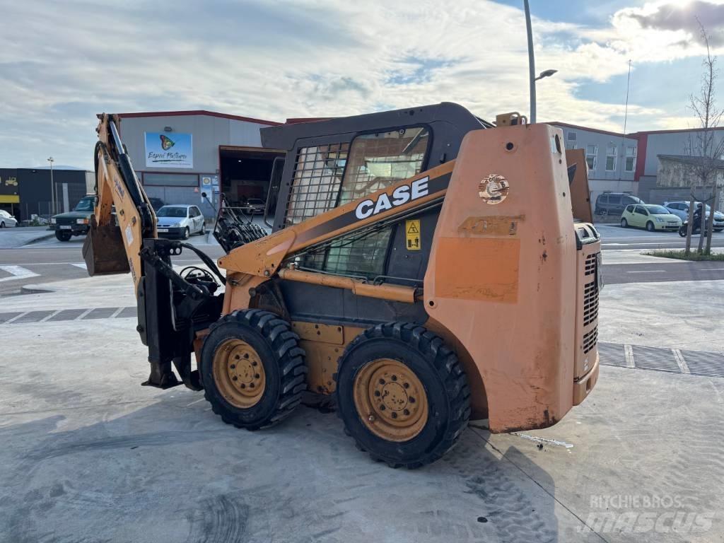 CASE 40 XT Krautuvai su šoniniu pasukimu