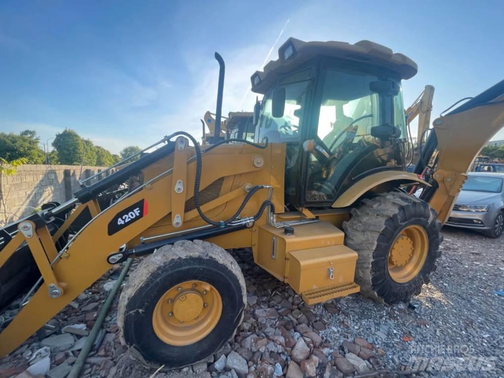 CAT 420f Ekskavatoriniai krautuvai