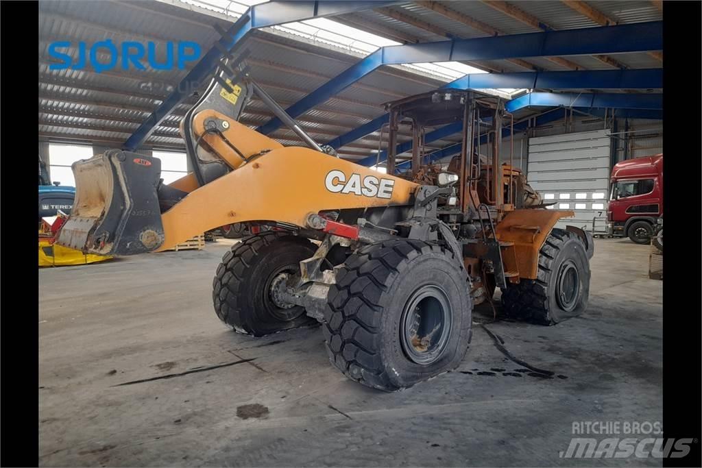 Case IH 821G Traktoriai