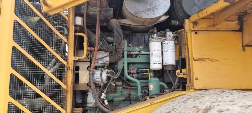 Volvo L 220 E Naudoti ratiniai krautuvai