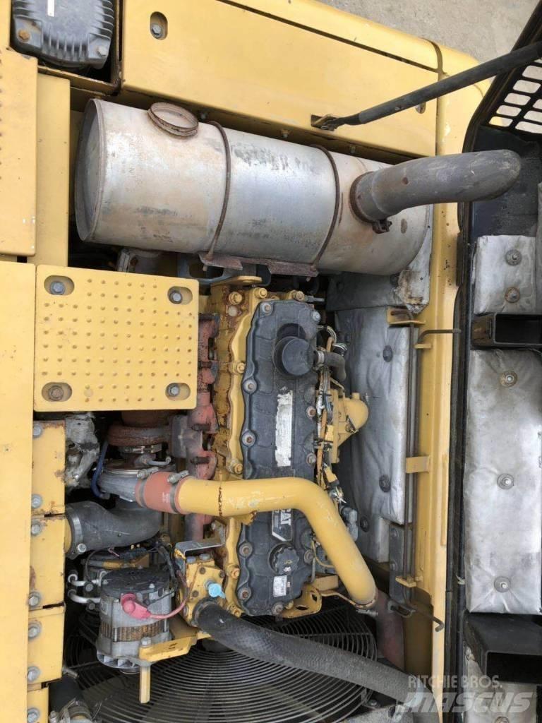 CAT 329 Vikšriniai ekskavatoriai