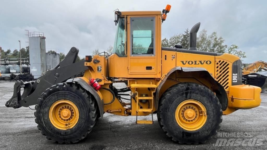 Volvo L 90 E Naudoti ratiniai krautuvai
