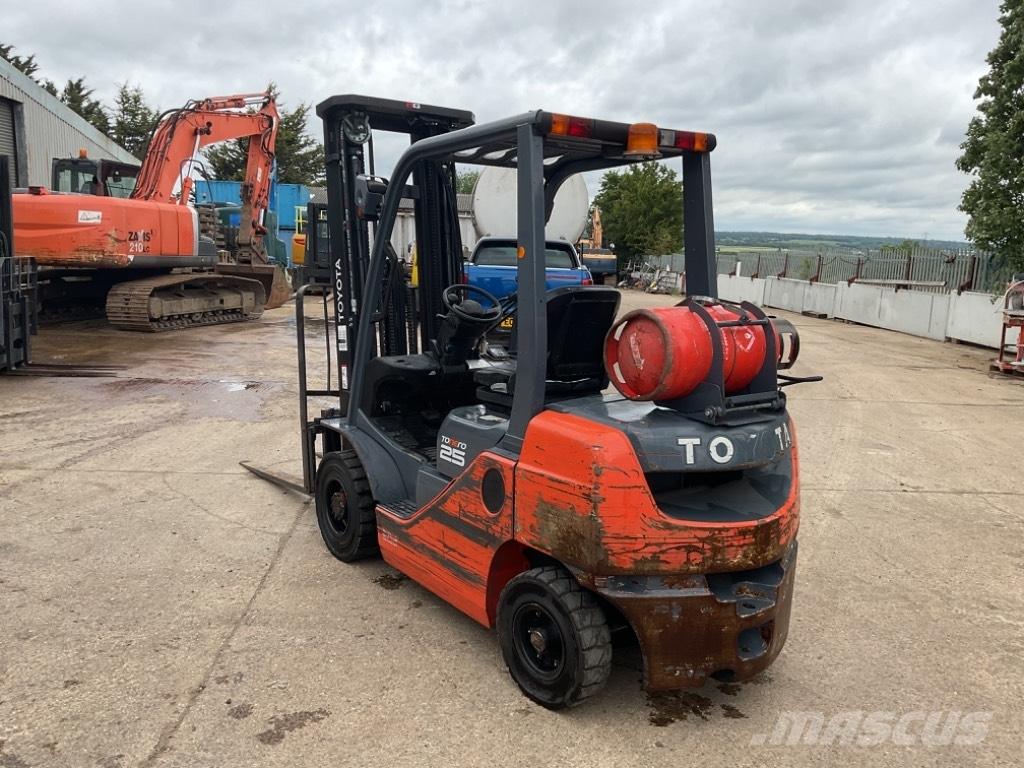 Toyota 02-FGF25 LPG (dujiniai) krautuvai