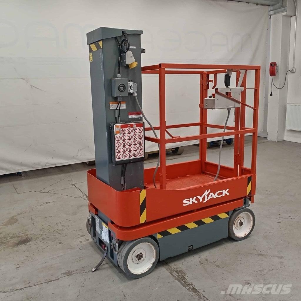 SkyJack SJ 16 Vertikalūs stiebiniai keltuvai