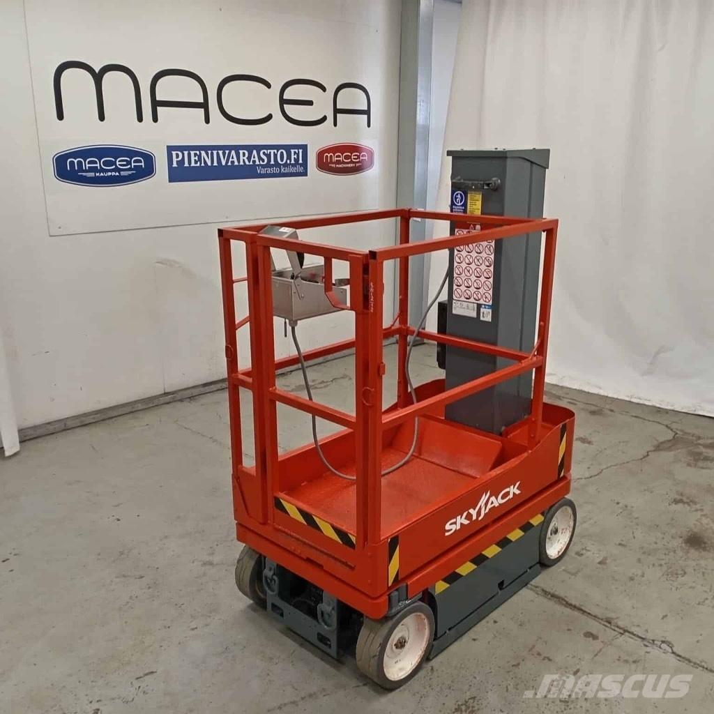 SkyJack SJ 16 Vertikalūs stiebiniai keltuvai