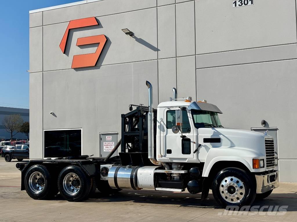 Mack CHU 613 Pagalbos kelyje automobiliai