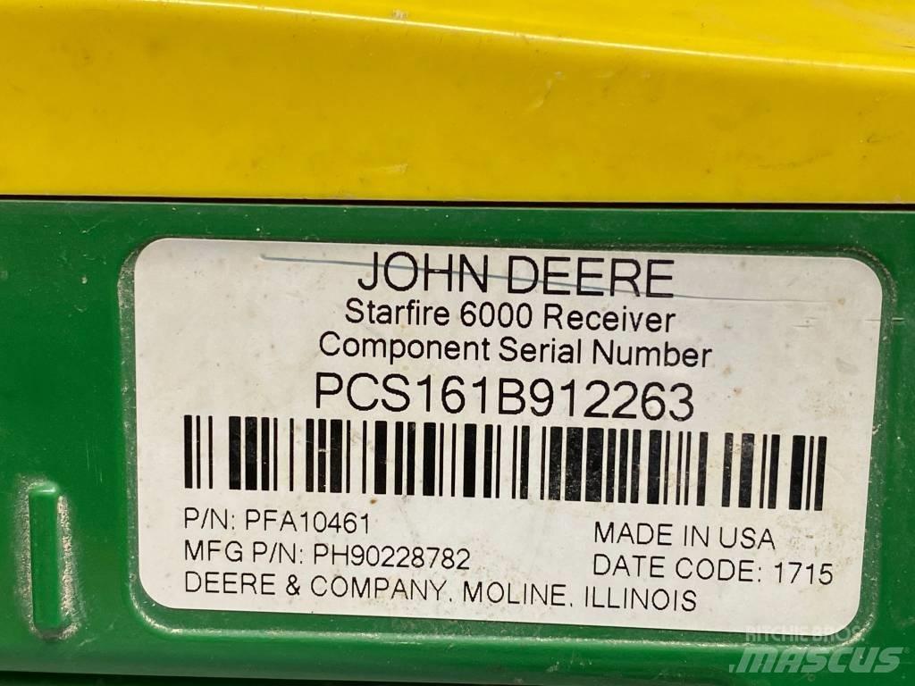 John Deere 6215 R Traktoriai