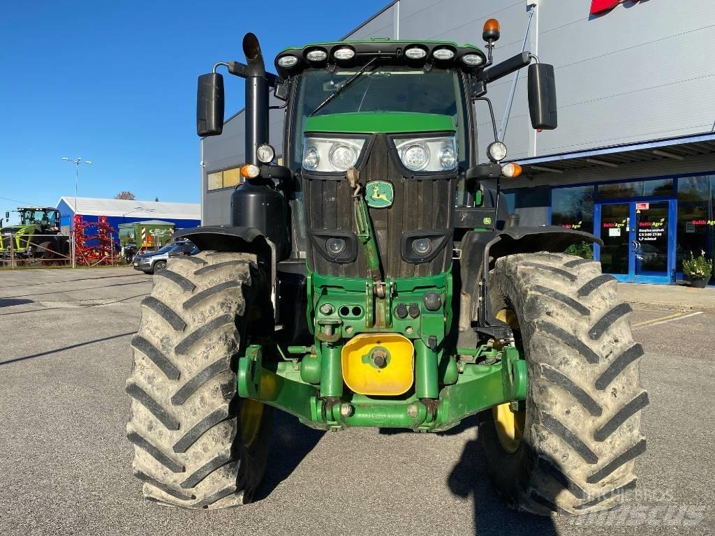 John Deere 6215 R Traktoriai
