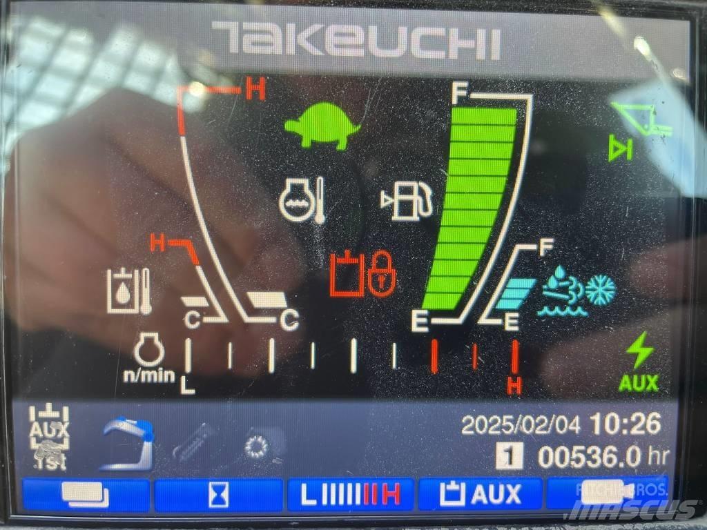 Takeuchi TL12 Krautuvai su šoniniu pasukimu