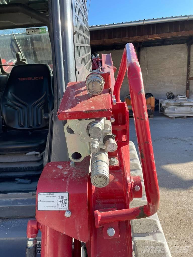 Takeuchi TL12 Krautuvai su šoniniu pasukimu