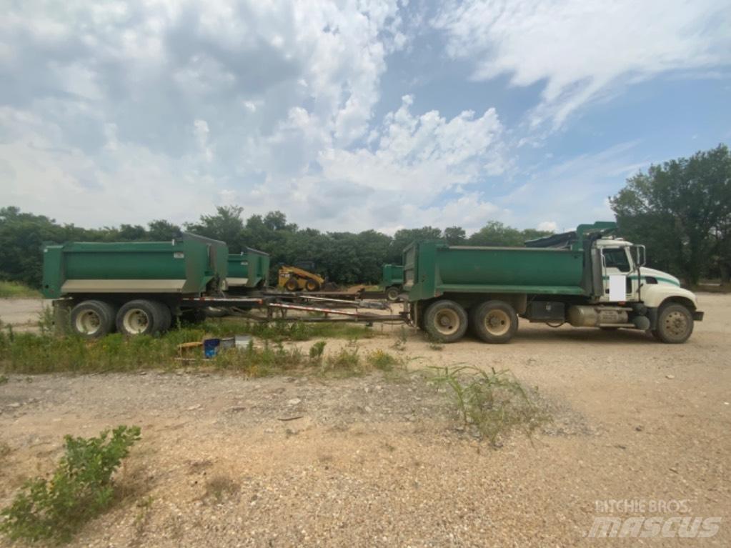 Mack Granite CV 713 Savivarčių priekabų vilkikai