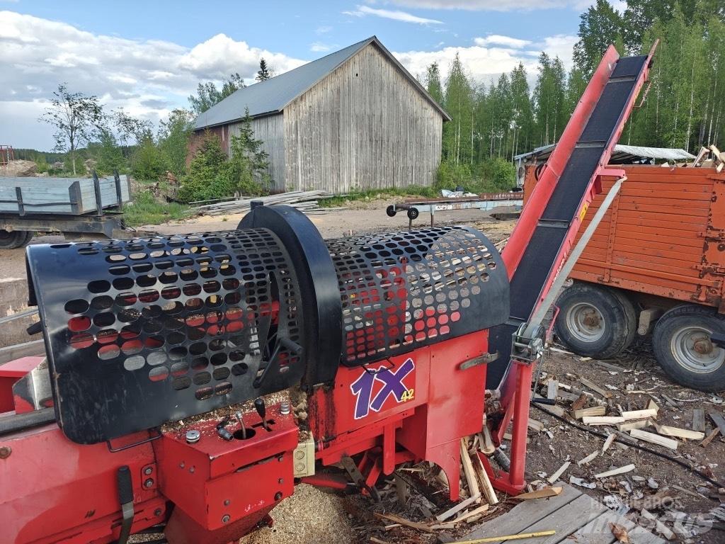 Hakki Pilke 1X42 Medžių skaldymo, pjovimo ir lupimo įrengimai