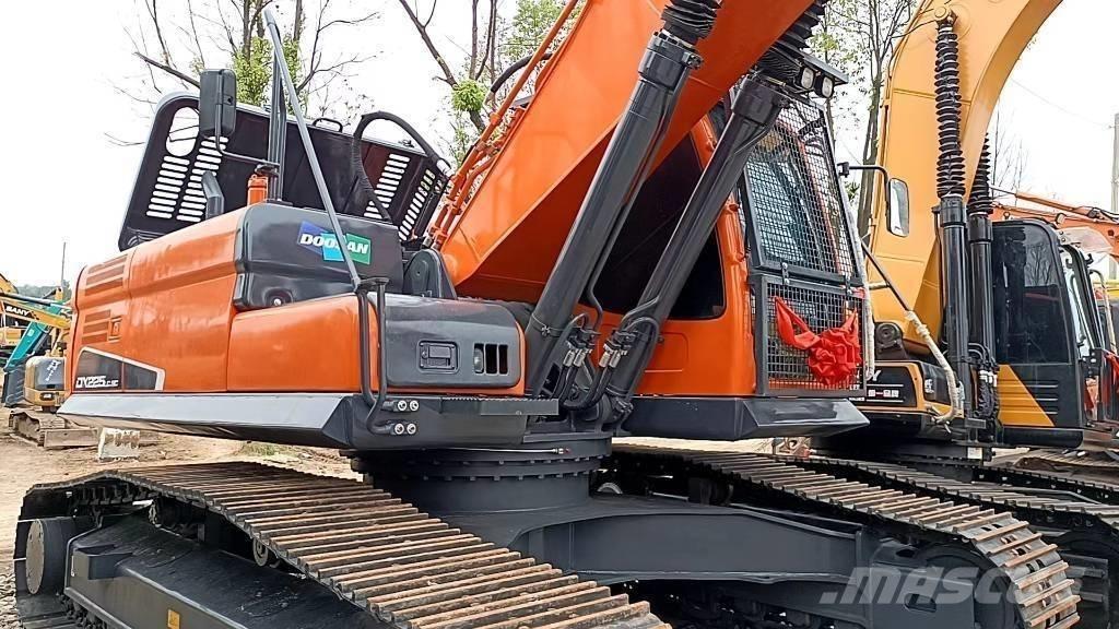 Doosan 225 LC-9 Vikšriniai ekskavatoriai