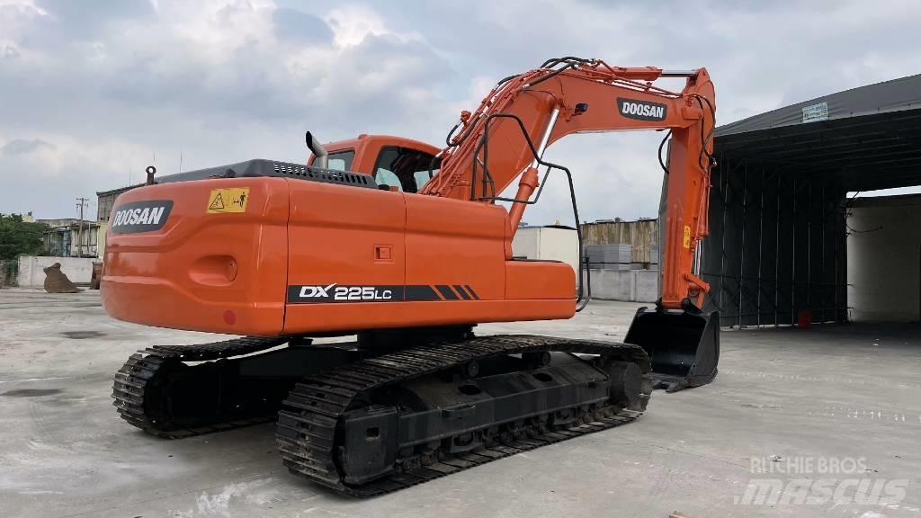 Doosan DX 225 Vikšriniai ekskavatoriai