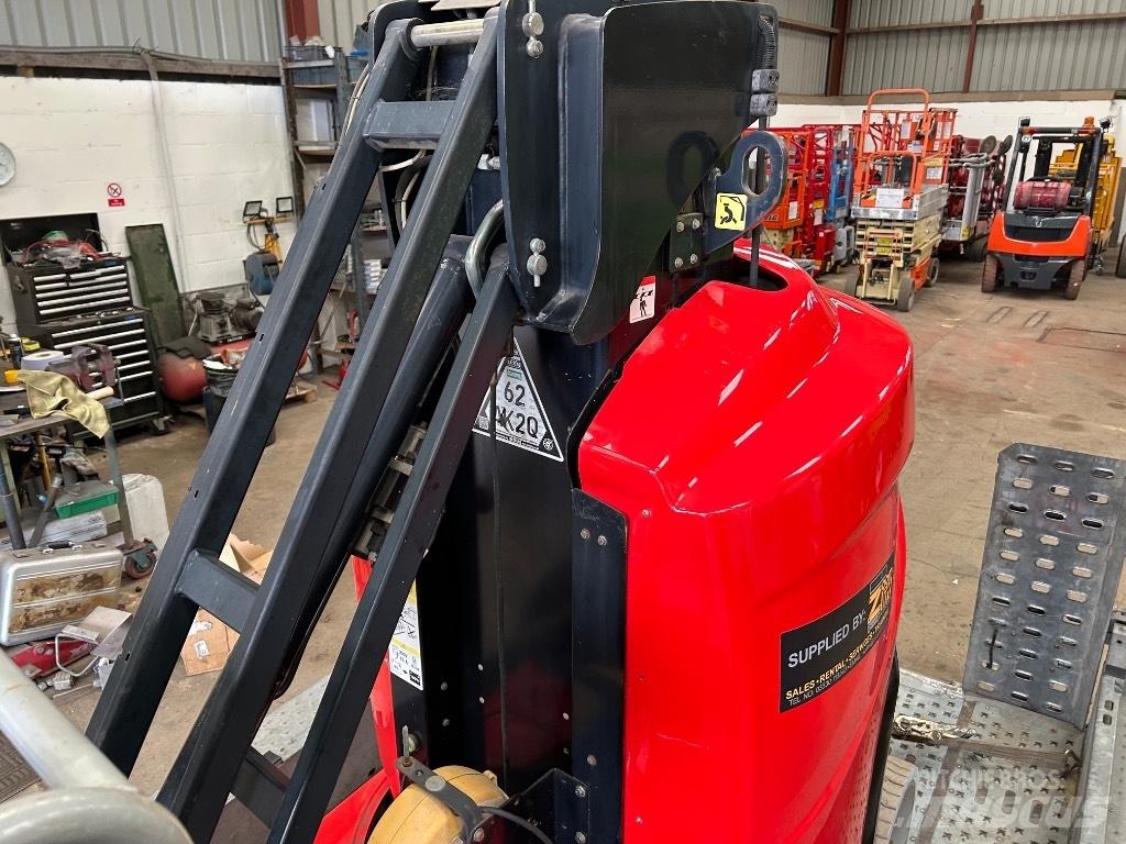 Manitou 100 VJR Vertikalūs stiebiniai keltuvai