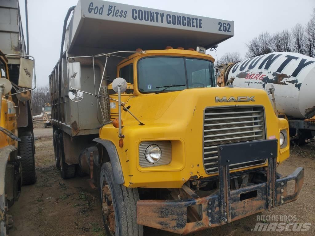 Mack DM690SX Savivarčių priekabų vilkikai