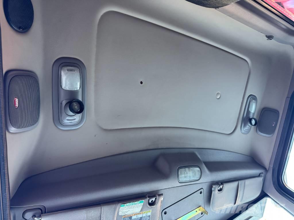 Peterbilt 388 Savivarčių priekabų vilkikai